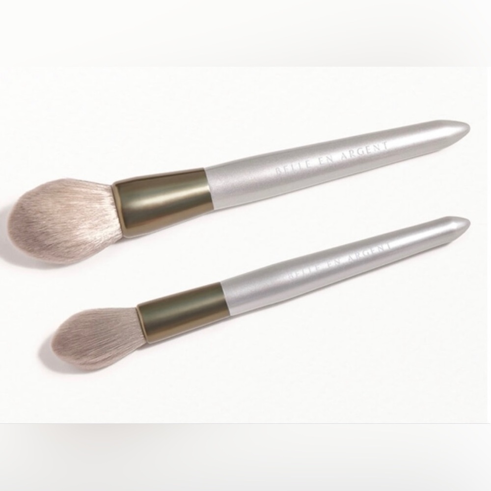 Belle en argent brushes
